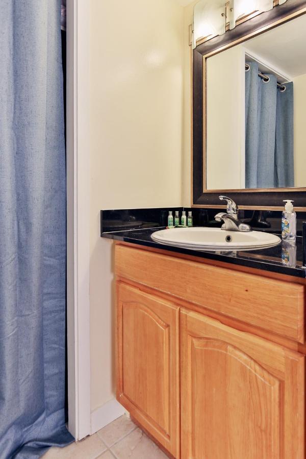 City View Studio With Pool Access In Aloha Surf! هونولولو المظهر الخارجي الصورة