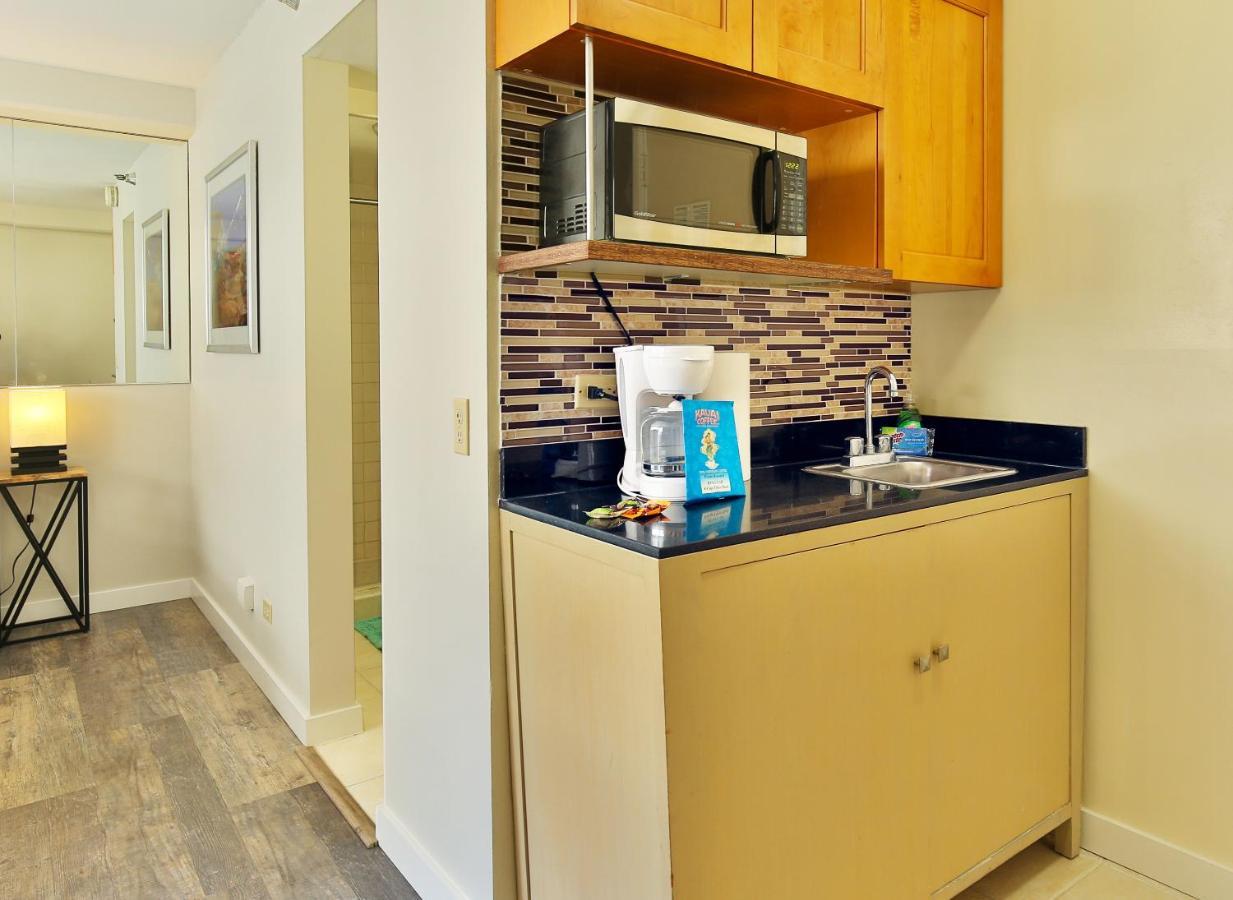 City View Studio With Pool Access In Aloha Surf! هونولولو المظهر الخارجي الصورة